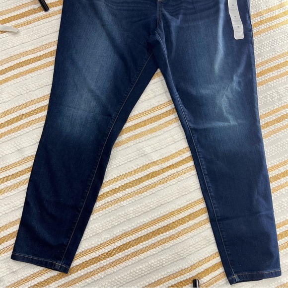 NWT Over The Belly Dark Wash Skinny Maternity Jeans -Dark Wash Size 16 - Picture 9 of 12